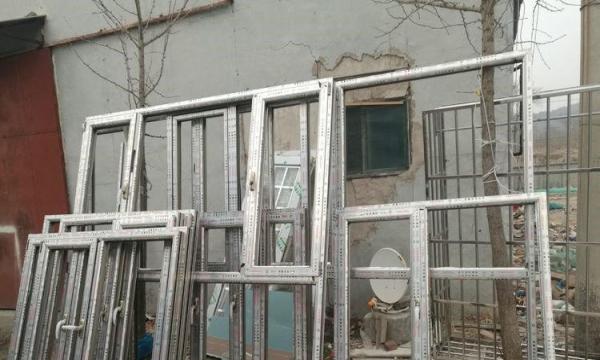 安装断桥铝塑钢窗不锈钢防护栏围栏 北京防盗门窗销售中心专注于研发